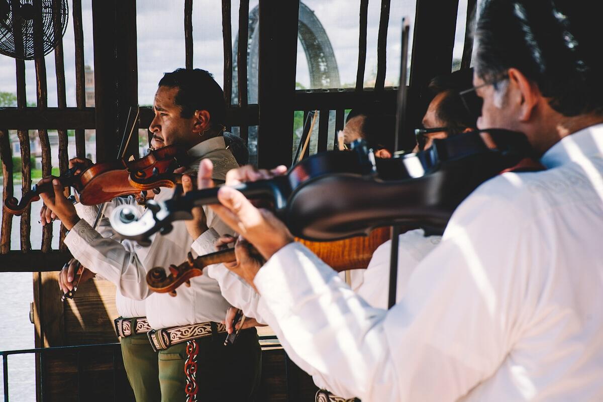 Música jazz en cóctel de boda elegante