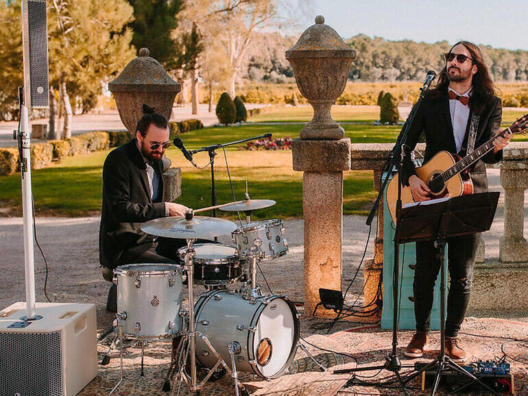 Los mejores grupos de música en directo para bodas: ¡impresiona a tus invitados!