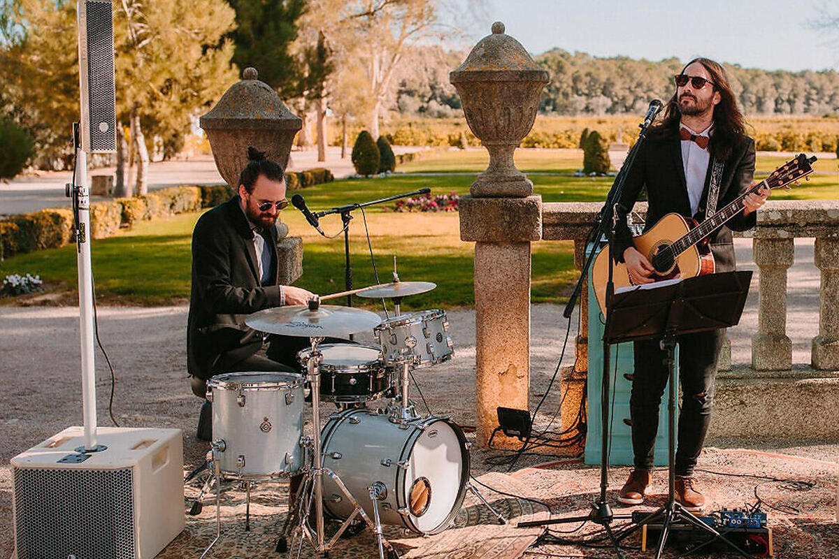 Los mejores grupos de música en directo para bodas: ¡impresiona a tus invitados!